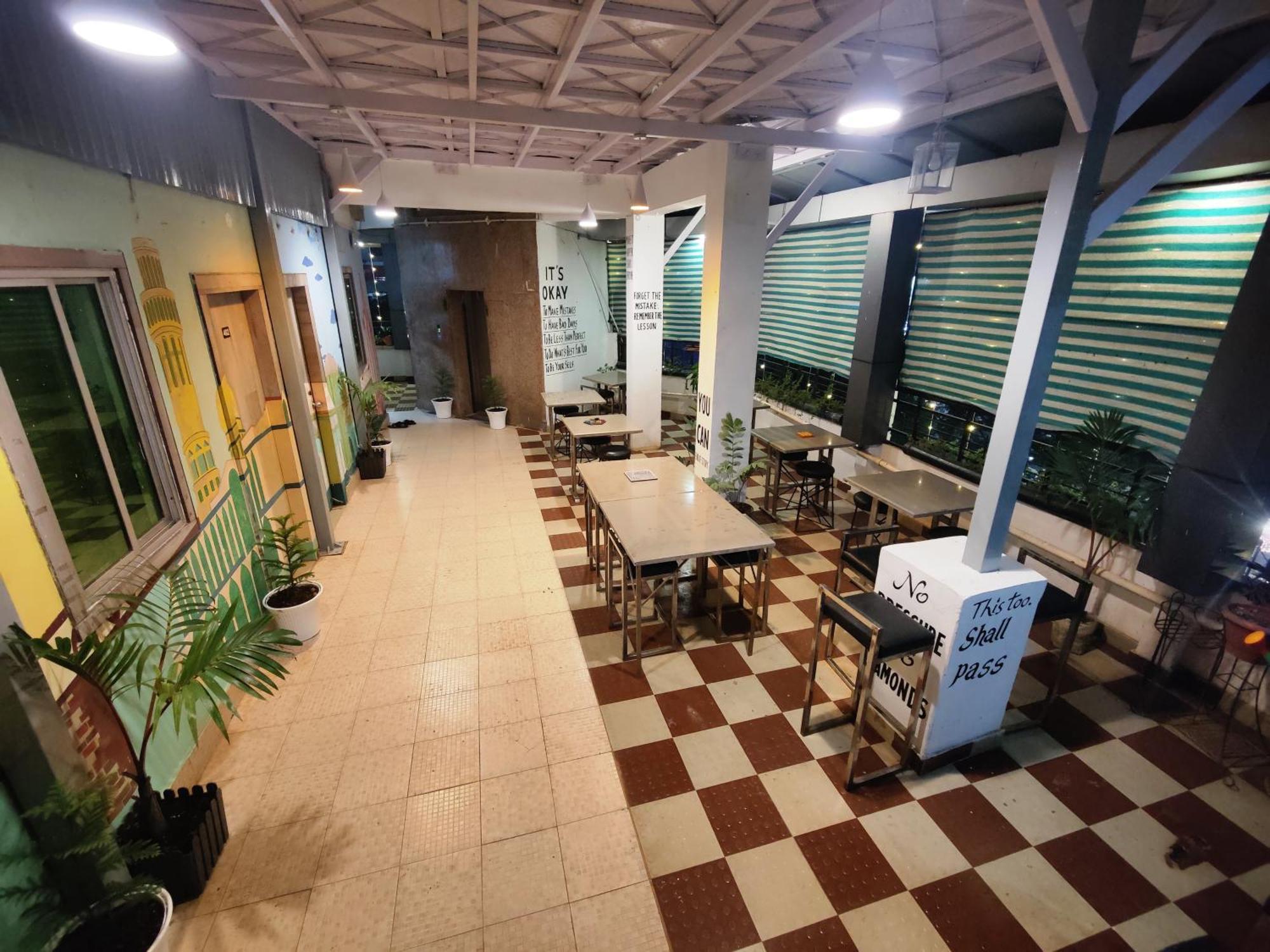 Hotel Ur Prayagraj Ngoại thất bức ảnh