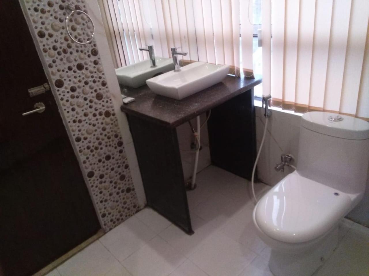 Hotel Ur Prayagraj Ngoại thất bức ảnh