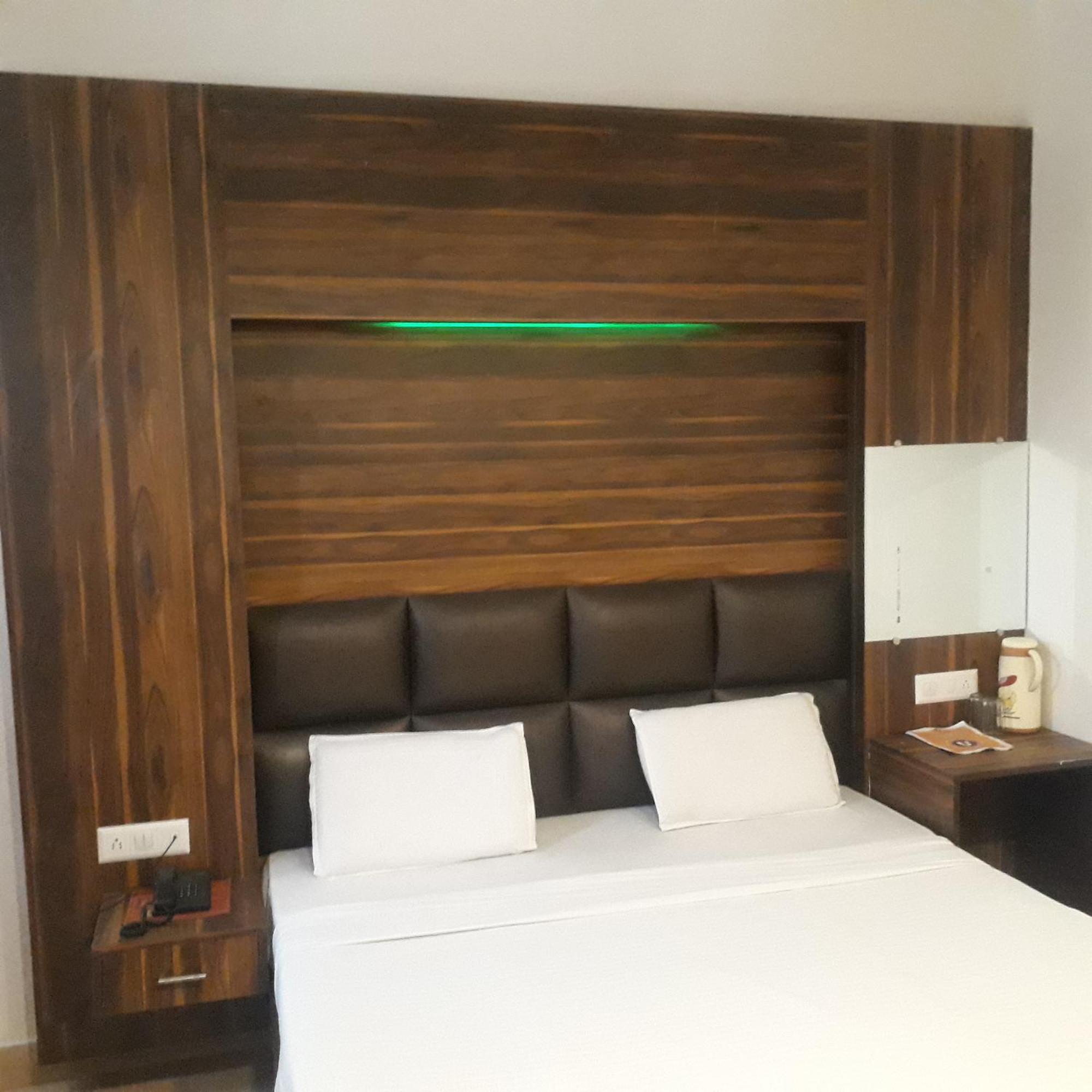 Hotel Ur Prayagraj Ngoại thất bức ảnh