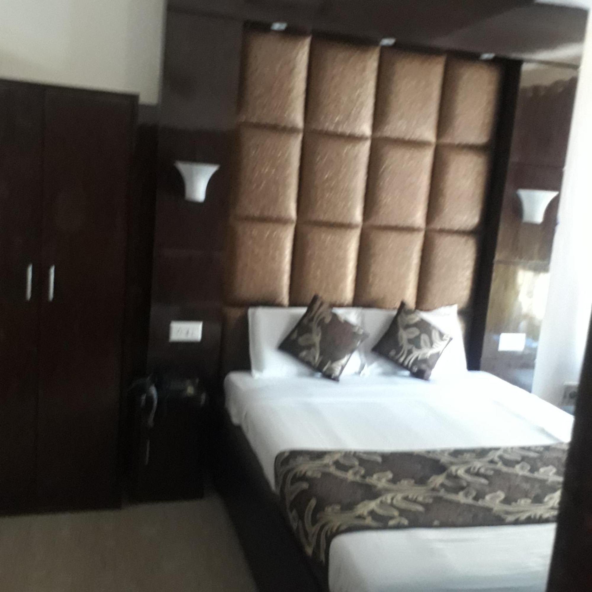 Hotel Ur Prayagraj Ngoại thất bức ảnh
