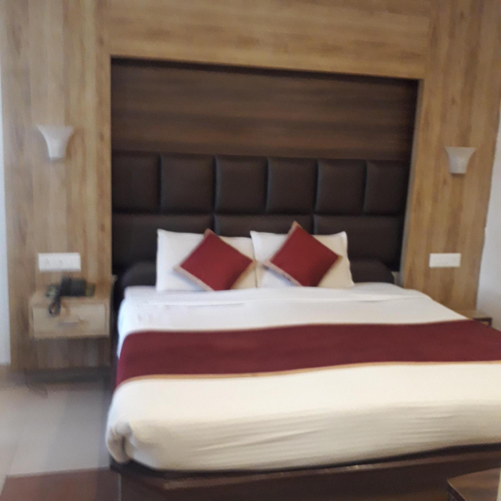 Hotel Ur Prayagraj Ngoại thất bức ảnh