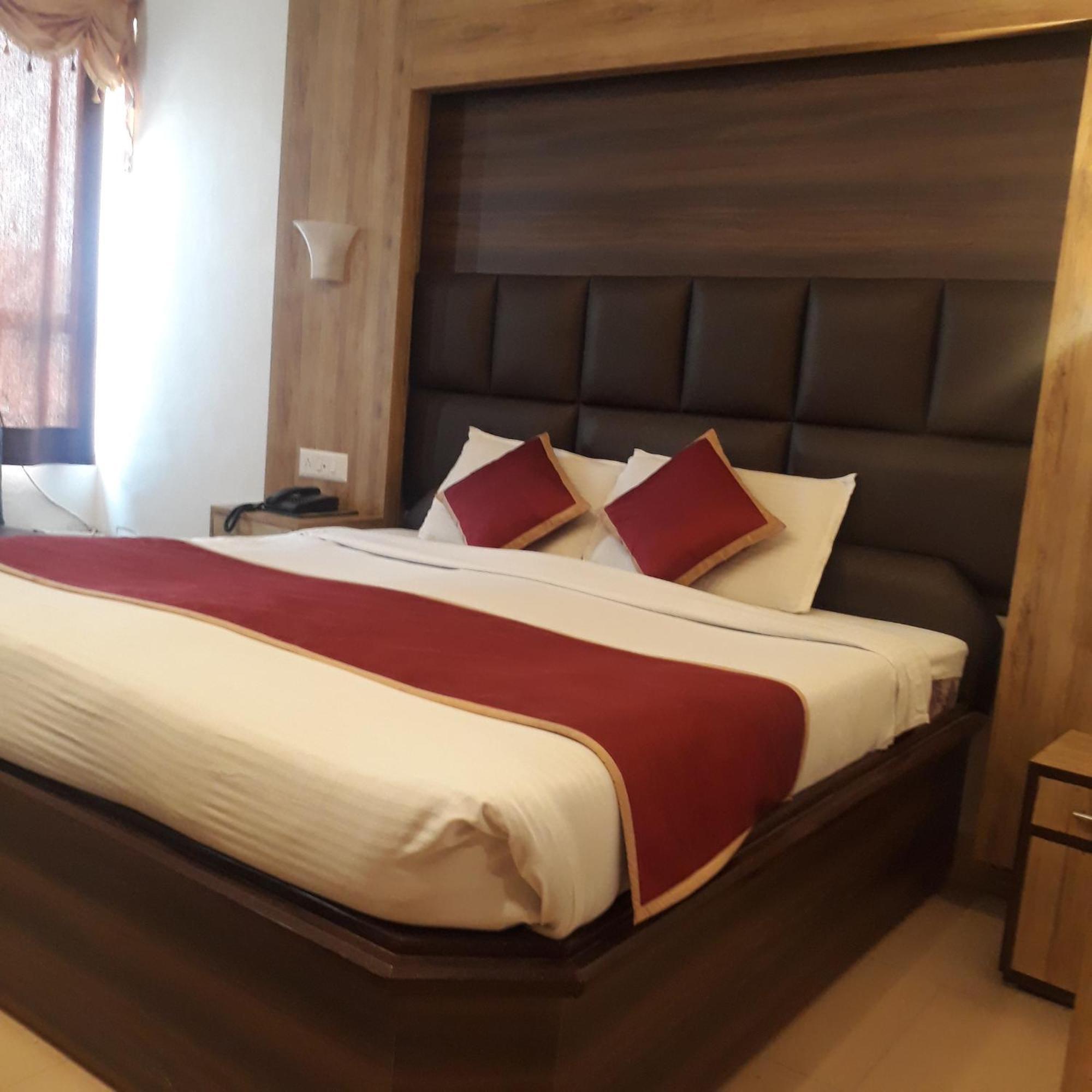 Hotel Ur Prayagraj Ngoại thất bức ảnh