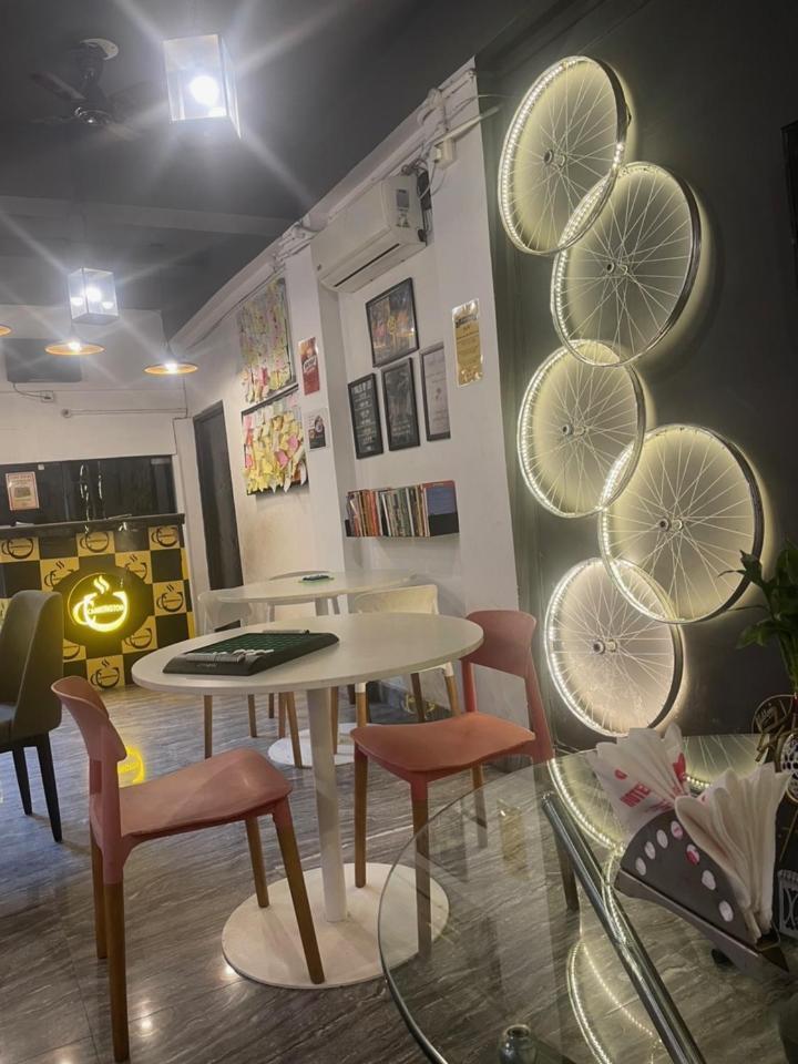 Hotel Ur Prayagraj Ngoại thất bức ảnh