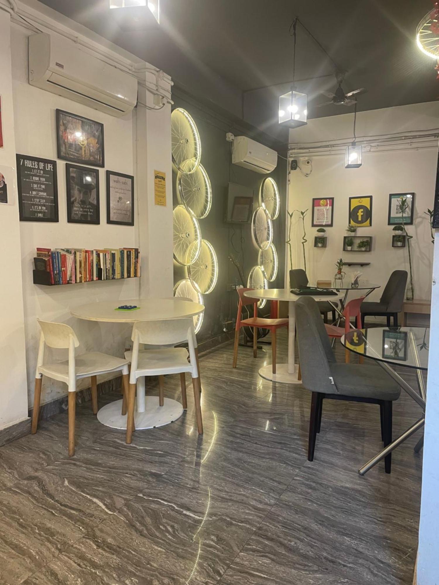 Hotel Ur Prayagraj Ngoại thất bức ảnh