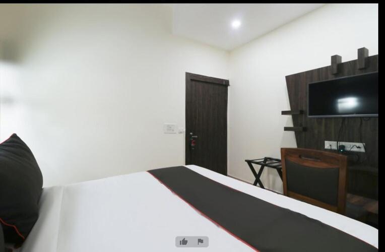 Hotel Ur Prayagraj Ngoại thất bức ảnh